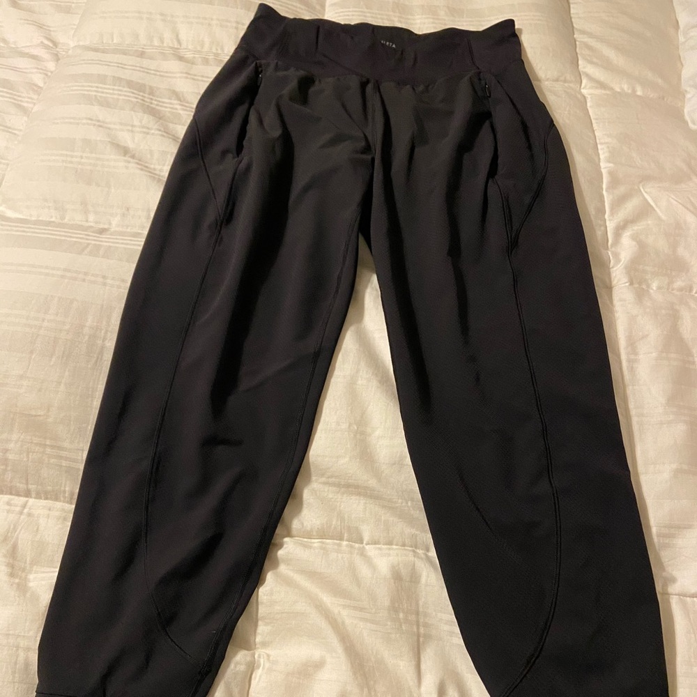 Athleta Distance Jogger in black size S